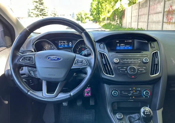 Ford Focus cena 39900 przebieg: 131000, rok produkcji 2018 z Warszawa małe 562